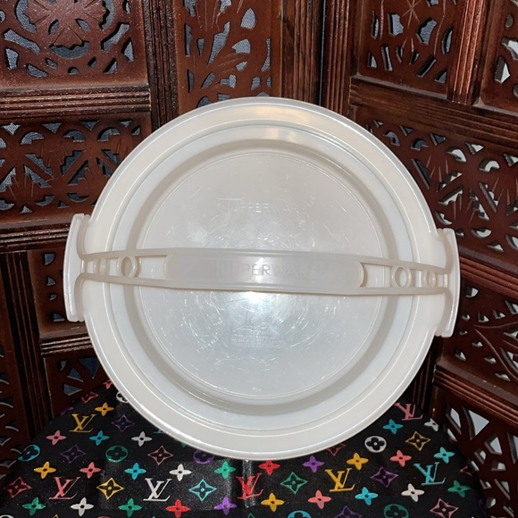 Vintage Tupperware Cake server with Cover & Handle. - Picture 4 of 6